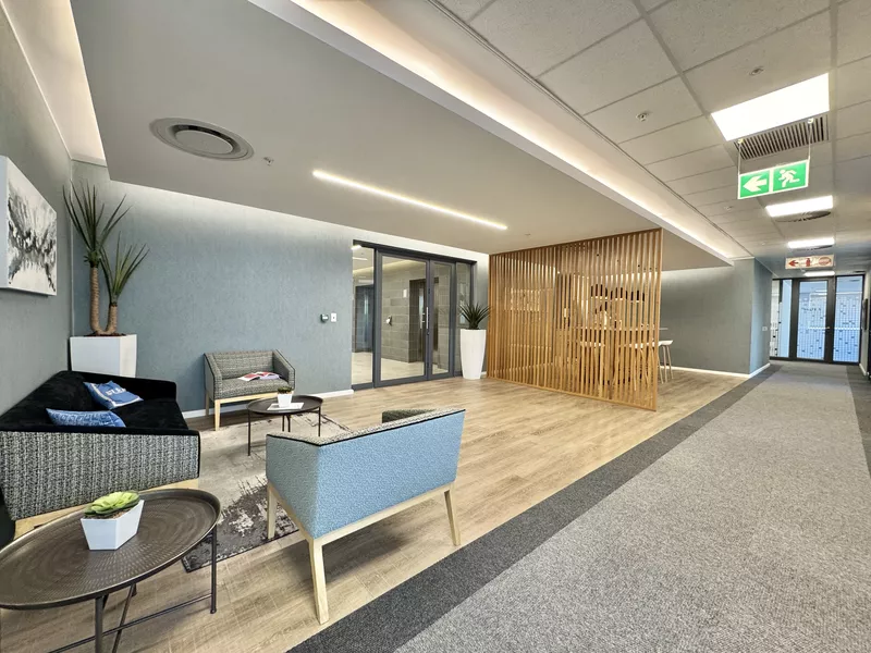 1 051 m² Office to let in Cape Town City Centre/CBD, 35 Lower Long Street (photo 3)