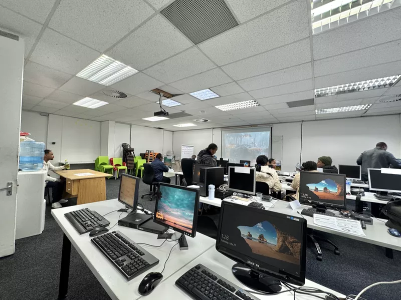 1 468 m² Office to let in Cape Town City Centre/CBD, 9 Long Street (photo 14)