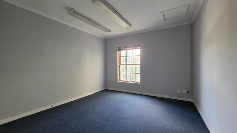 219 m² Office for sale in Bellville, Old Dutch Square (photo 45)