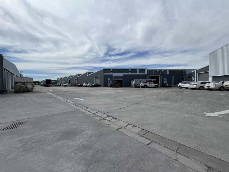 912 m² Industrial to let in Beaconvale, Connaught Park (photo 3)