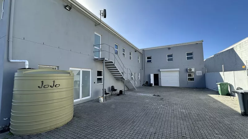 1 729 m² Industrial for sale in Milnerton, 1 Track Crescent (photo 23)