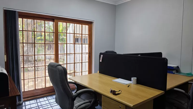 210 m² Office for sale in Bellville, Old Dutch Square (photo 31)