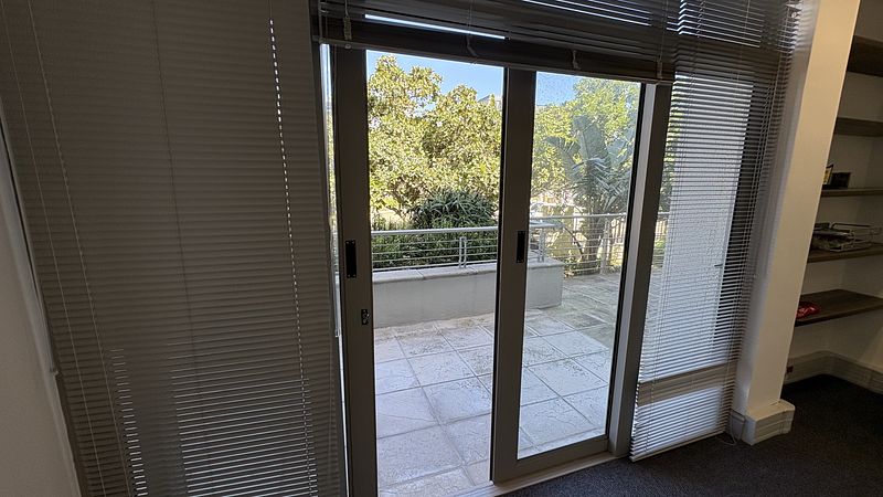 124 m² Office to let in Century City, Eaton House (photo 13)