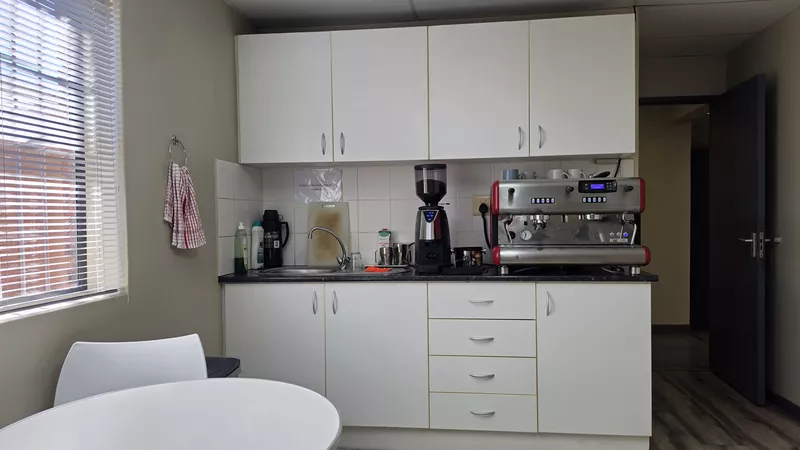 1 085 m² Office for sale in Century City, 13 Edison Way (photo 35)