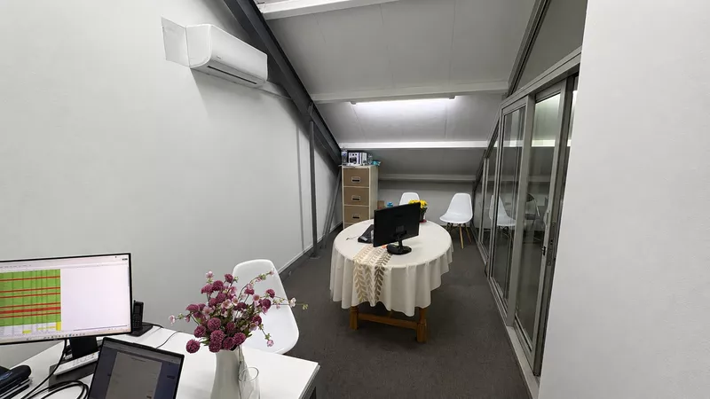215 m² Office to let in Durbanville, Monaco Square (photo 20)