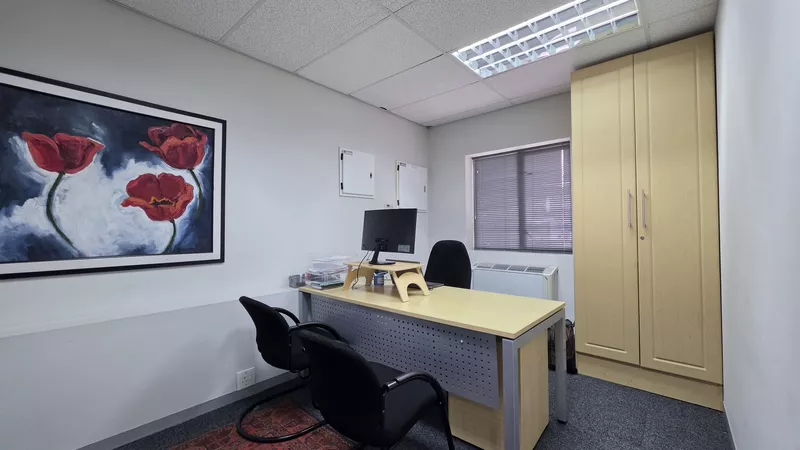 186 m² Office to let in Central Park, The Pavilion (photo 16)