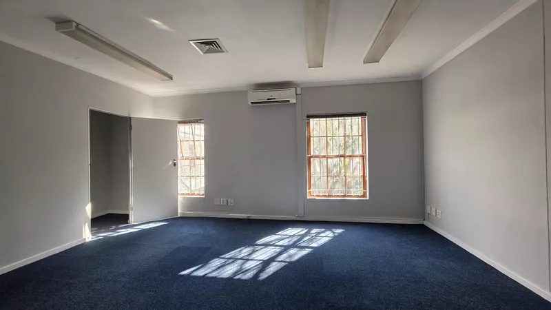 219 m² Office for sale in Bellville, Old Dutch Square (photo 40)