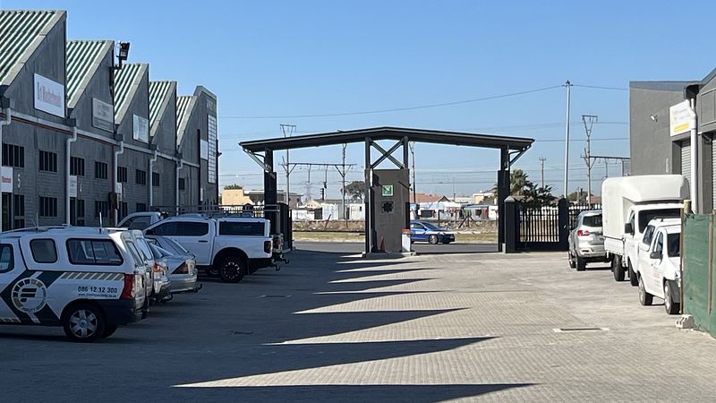 420 m² Industrial to let in Epping, Gunners Factory Park (photo 4)