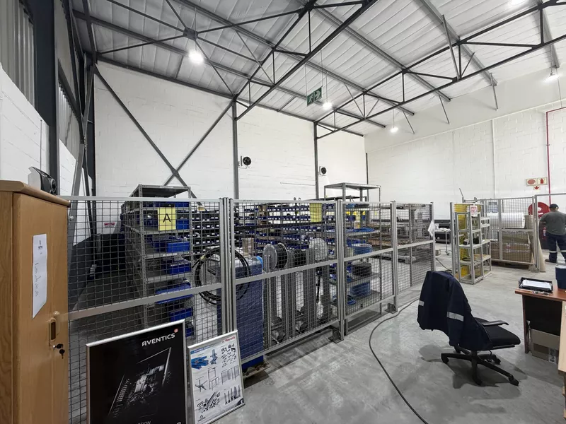 302 m² Industrial to let in Bellville, Sapphire Business Park (photo 15)