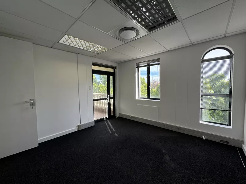 1 950 m² Office for sale in Tyger Valley, Biella Building (photo 16)