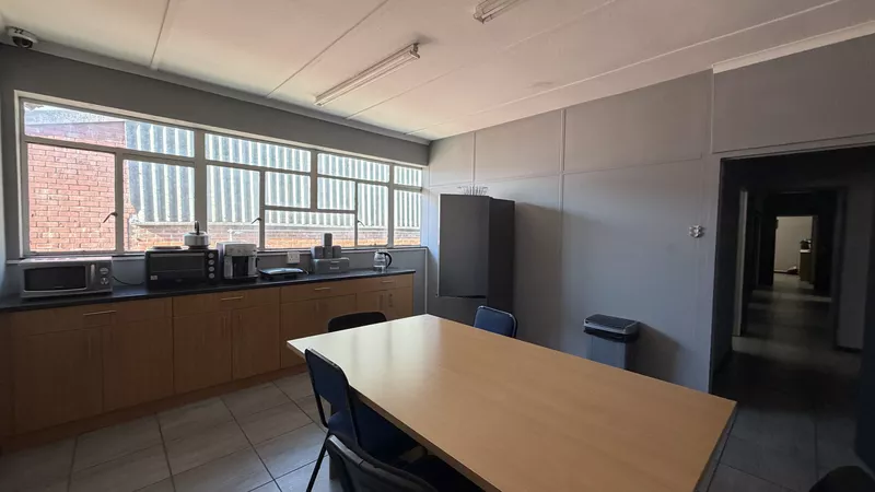 3 813 m² Industrial to let in Brackenfell Industrial, 6 Viben Avenue (photo 25)