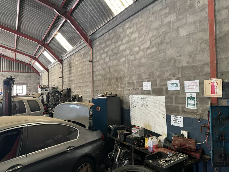 900 m² Industrial for sale in Blackheath, 20 Trafford Road, Blackheath (photo 4)
