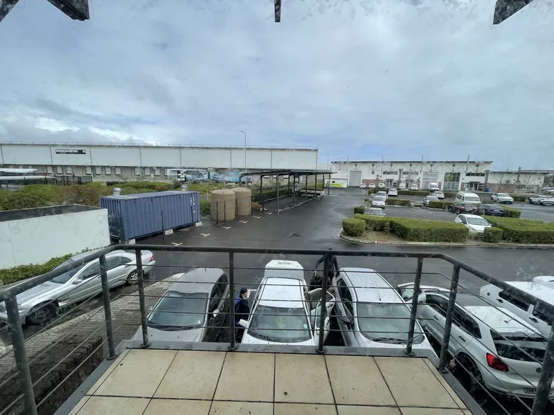 232 m² Office to let in Marconi Beam, Spearhead Business Park (photo 11)