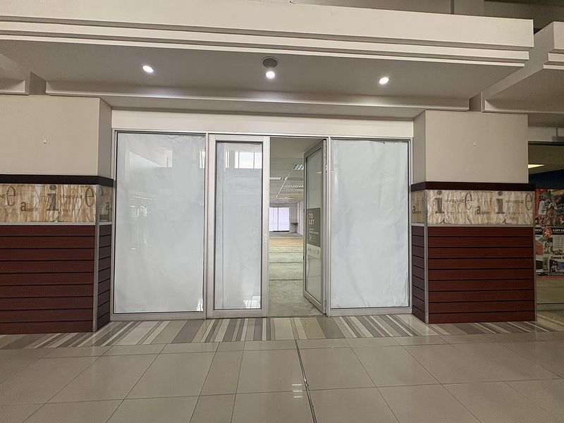 100 m² Retail property to let in Durbanville, De Ville Shopping Centre (photo 9)