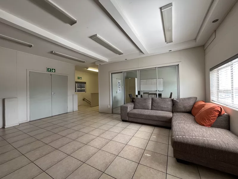 1 300 m² Industrial to let in Parow Industrial, 30 Junction Road (photo 14)