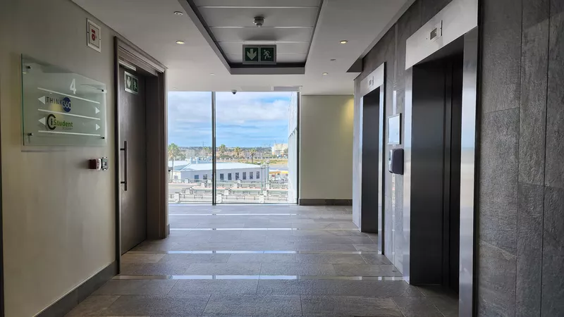 814 m² Office to let in Century City, 5 on Century City Drive (West) (photo 9)