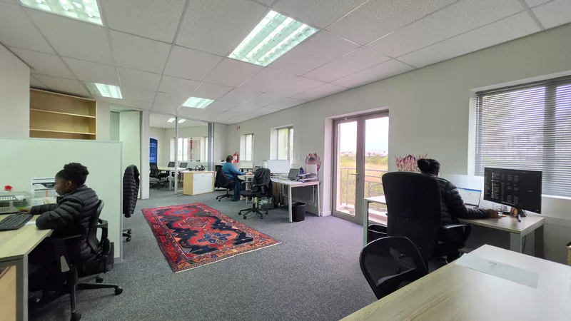 186 m² Office to let in Central Park, The Pavilion (photo 23)