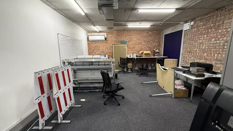 360 m² Office to let in Observatory, North Park (photo 17)
