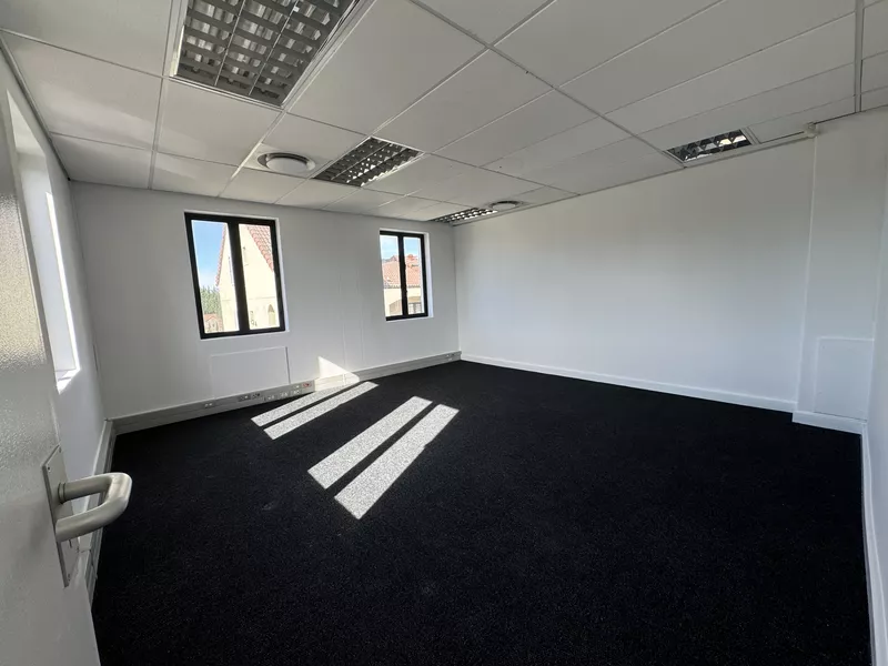 1 950 m² Office for sale in Tyger Valley, Biella Building (photo 22)