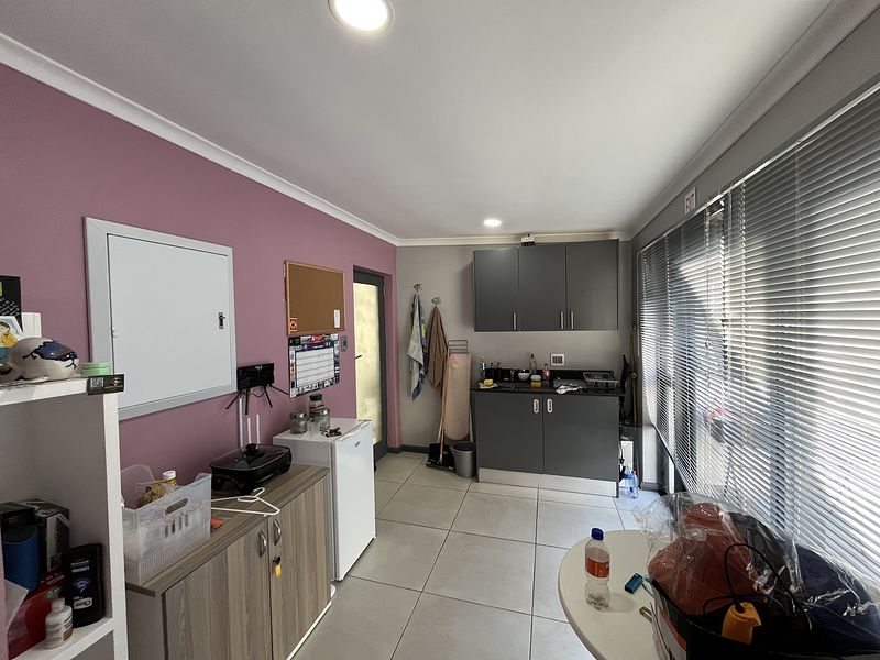239 m² Office for sale in Fish Hoek, 6 De Waal Road (photo 14)