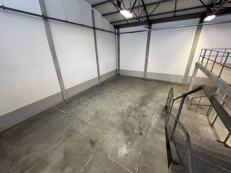 404 m² Industrial to let in Airport Industrial, CTX Business Park (photo 5)