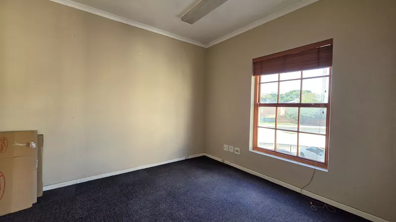 94 m² Office for sale in Bellville, Old Dutch Square (photo 23)