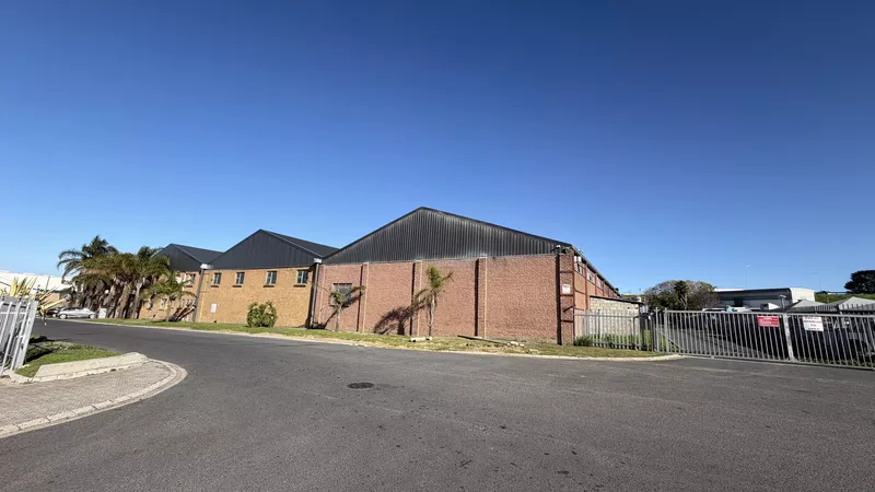 2 574 m² Industrial to let in Okavango Park, Falcon Close, Okavango Park (photo 2)