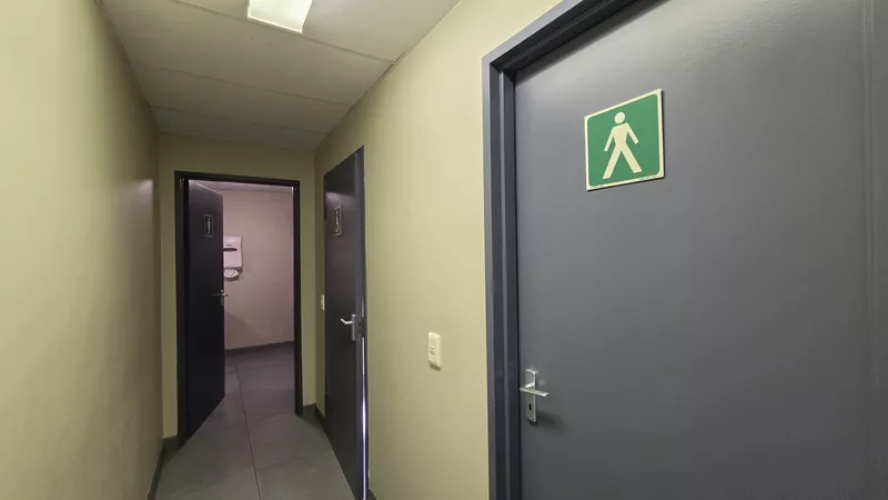 1 085 m² Office for sale in Century City, 13 Edison Way (photo 53)
