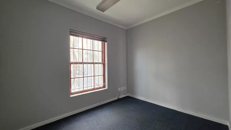 100 m² Office for sale in Bellville, Old Dutch Square (photo 18)