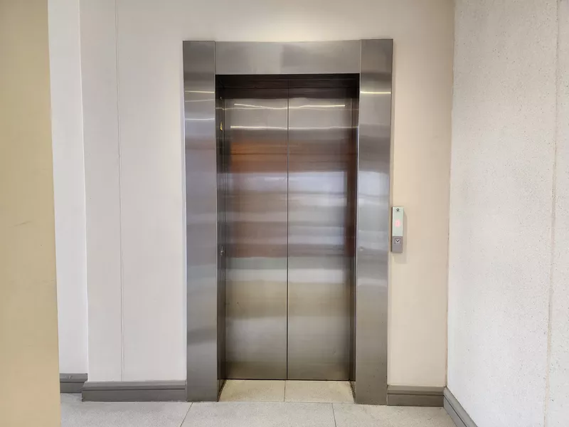 137 m² Office to let in Grosvenor Square, Grosvenor Square - Block A (photo 9)