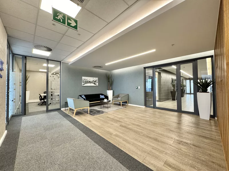 1 051 m² Office to let in Cape Town City Centre/CBD, 35 Lower Long Street (photo 2)