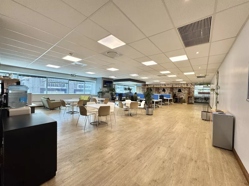 950 m² Office to let in Cape Town, The Towers (photo 15)