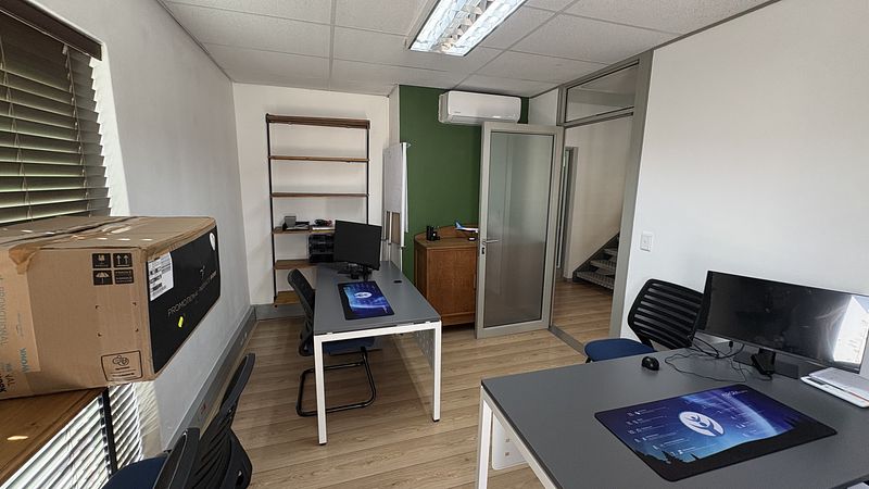 215 m² Office to let in Durbanville, Monaco Square (photo 14)