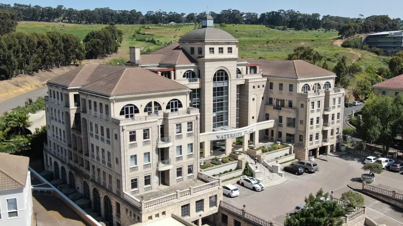 684 m² Property to let in South Gate Office Park, Waterside Place (photo 1)