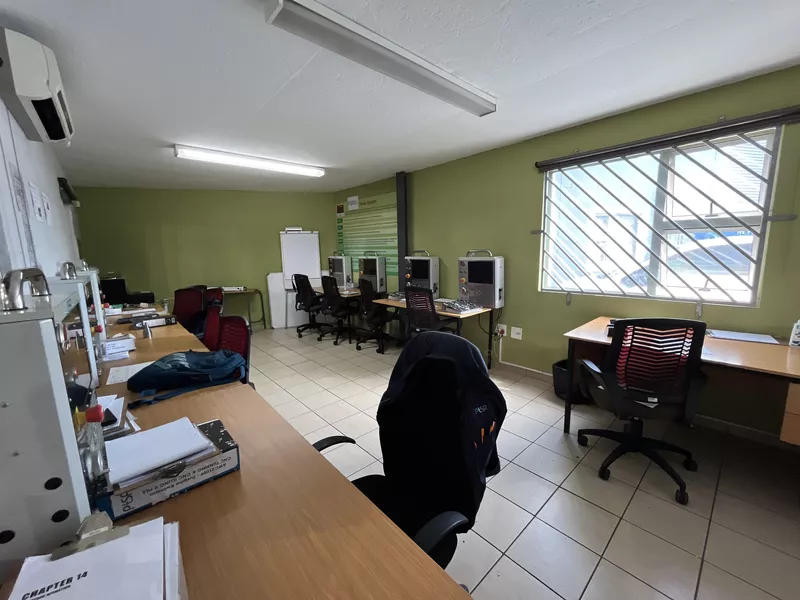 888 m² Industrial to let in Beaconvale, Connaught Park (photo 15)