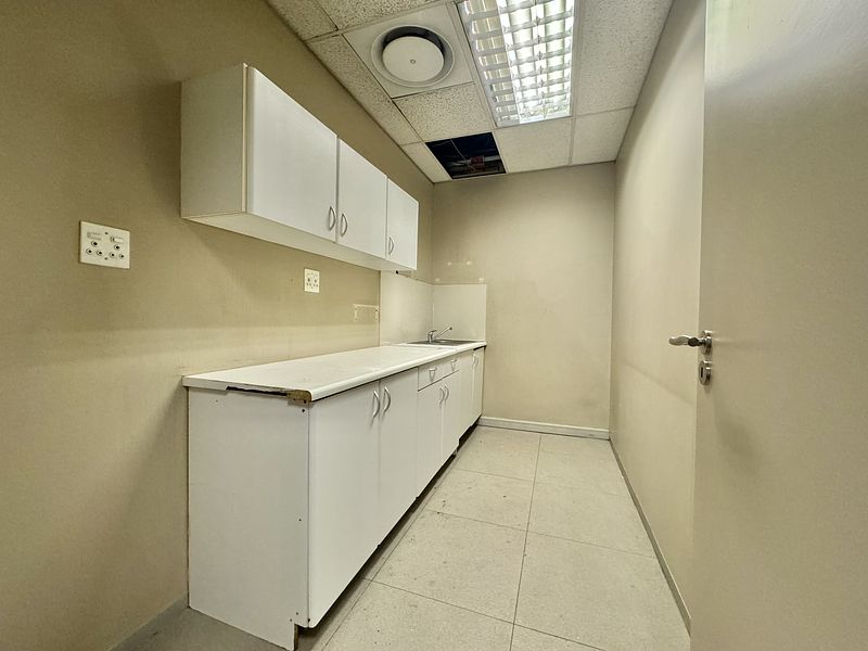 243 m² Office to let in Cape Town City Centre/CBD, 2 Long Street (photo 22)