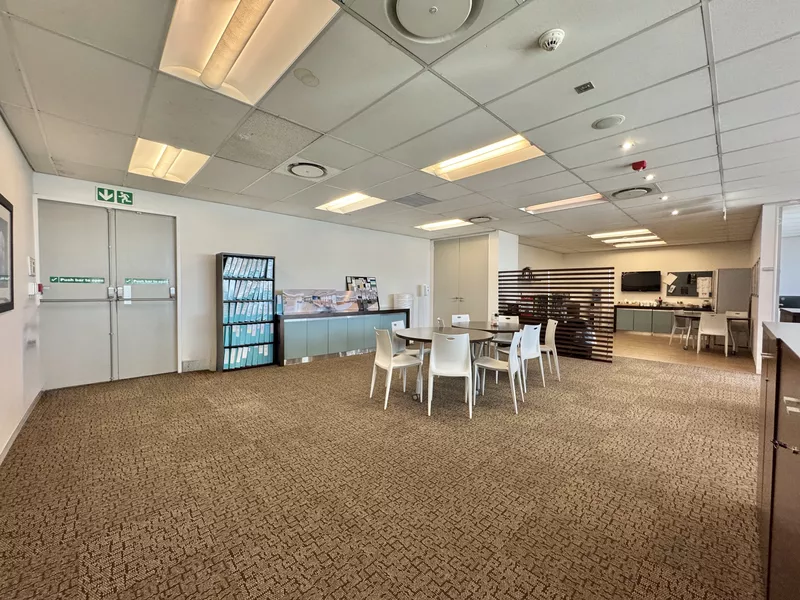 542 m² Office to let in Cape Town City Centre/CBD, 2 Long Street (photo 17)