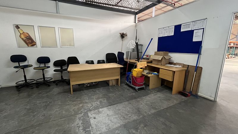 3 197 m² Industrial to let in Ottery, Independence Square (photo 24)