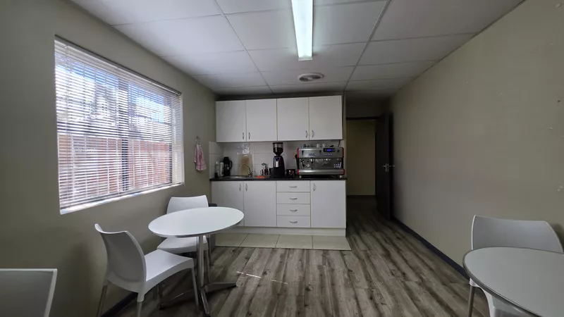 1 085 m² Office for sale in Century City, 13 Edison Way (photo 34)