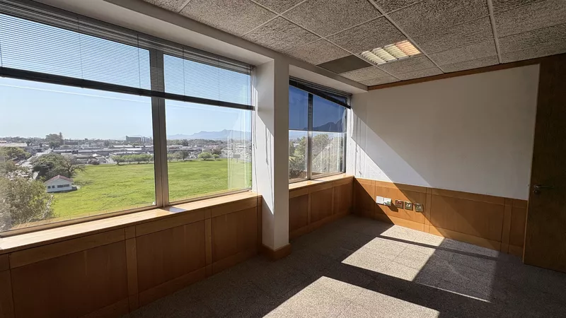 553 m² Office to let in Paarl, 1 Breda Street (photo 32)