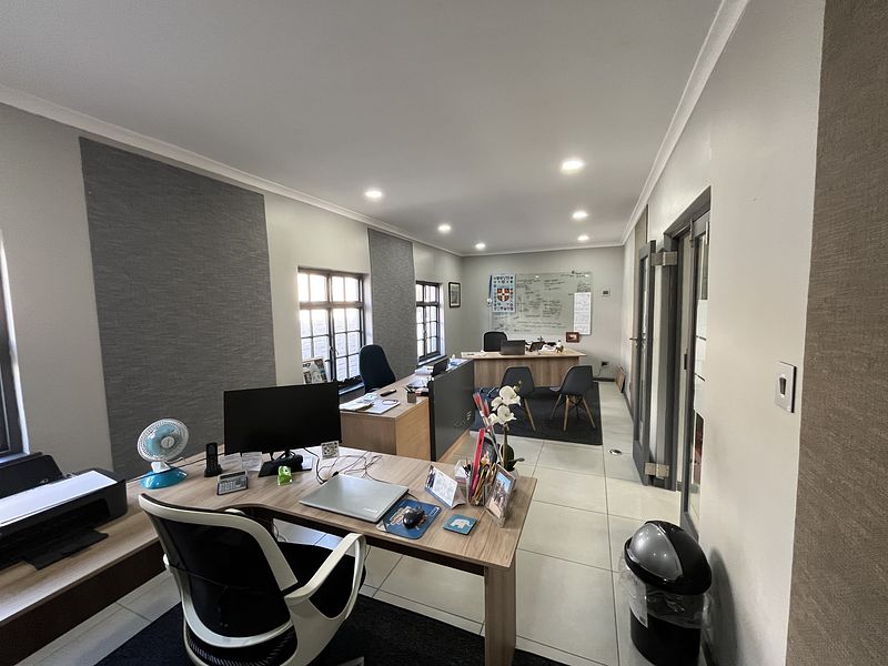 239 m² Office for sale in Fish Hoek, 6 De Waal Road (photo 12)