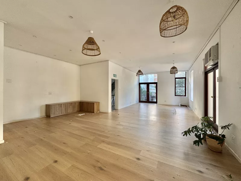 250 m² Office to let in Cape Town City Centre/CBD, 44 Riebeek Street (photo 2)