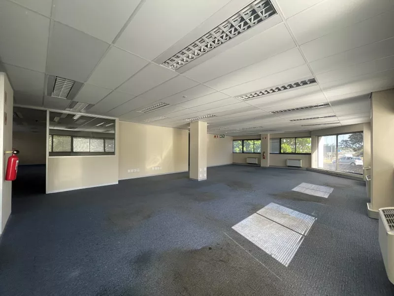 1 025 m² Office to let in Pinelands, Golf Park (photo 38)