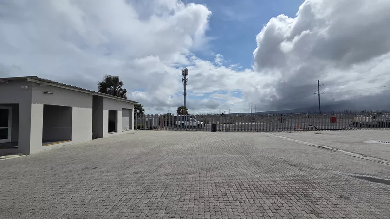 11 000 m² Vacant land to let in Strand, Broadway Business Park, 24 Helios Avenue (Yard + Optional Offices) (photo 7)