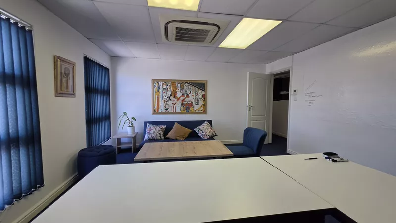 647 m² Office to let in Century City, 5 Edison Way - Century Gate (photo 52)