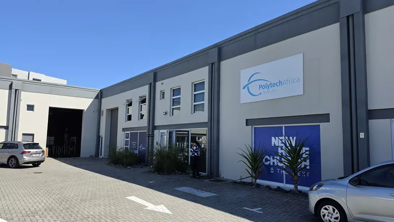 647 m² Office to let in Century City, 5 Edison Way - Century Gate (photo 10)