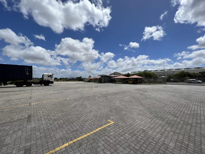4 209 m² Industrial to let in Airport Industrial, 2 Gulfstream Avenue (photo 3)