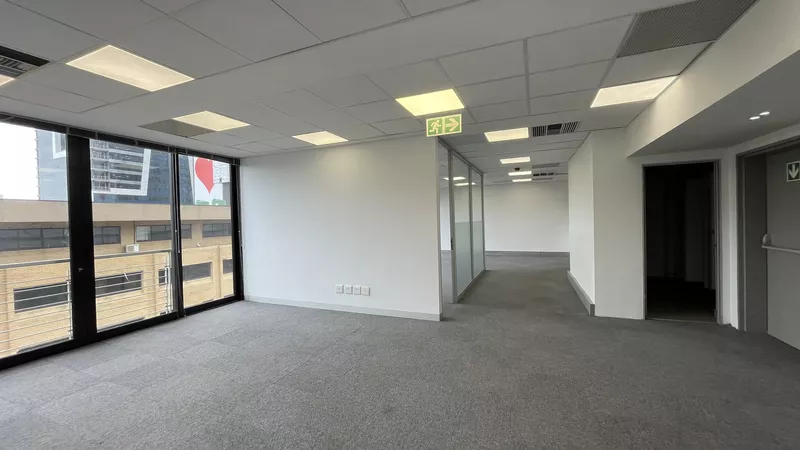 534 m² Office to let in Cape Town City Centre/CBD, 19 Louis Gradner (photo 9)