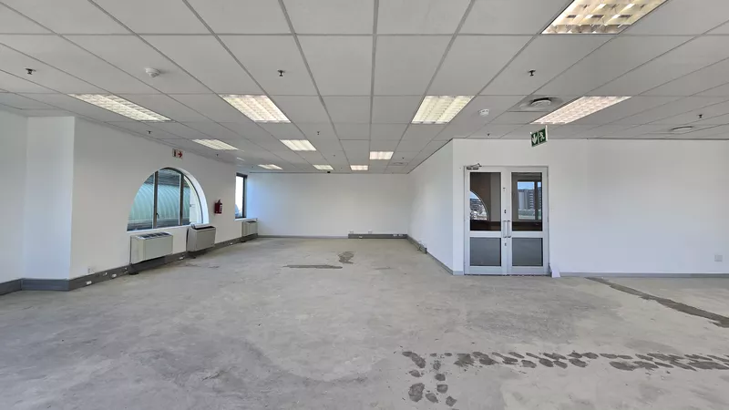 147 m² Office to let in Century City, Canal Tower - West (photo 20)