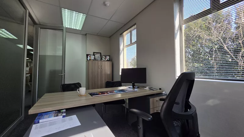 684 m² Office to let in South Gate Office Park, Waterside Place (photo 40)